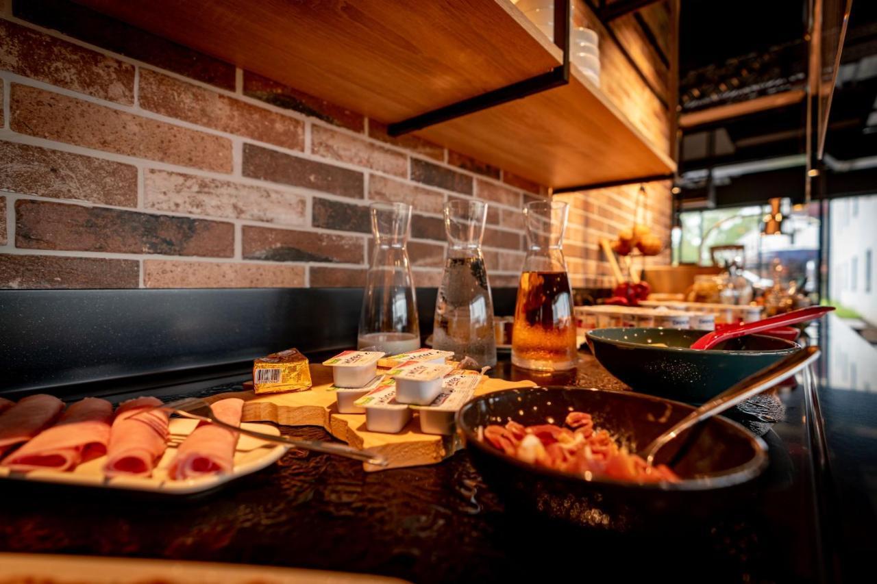 Ibis Styles Valenciennes Petite Foret Екстериор снимка